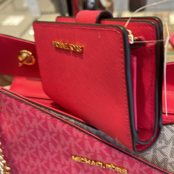 MICHAEL KORS
Medium Crossgrain Leather Wallet
Electric Pink 
NWT - Picture 7 of 16